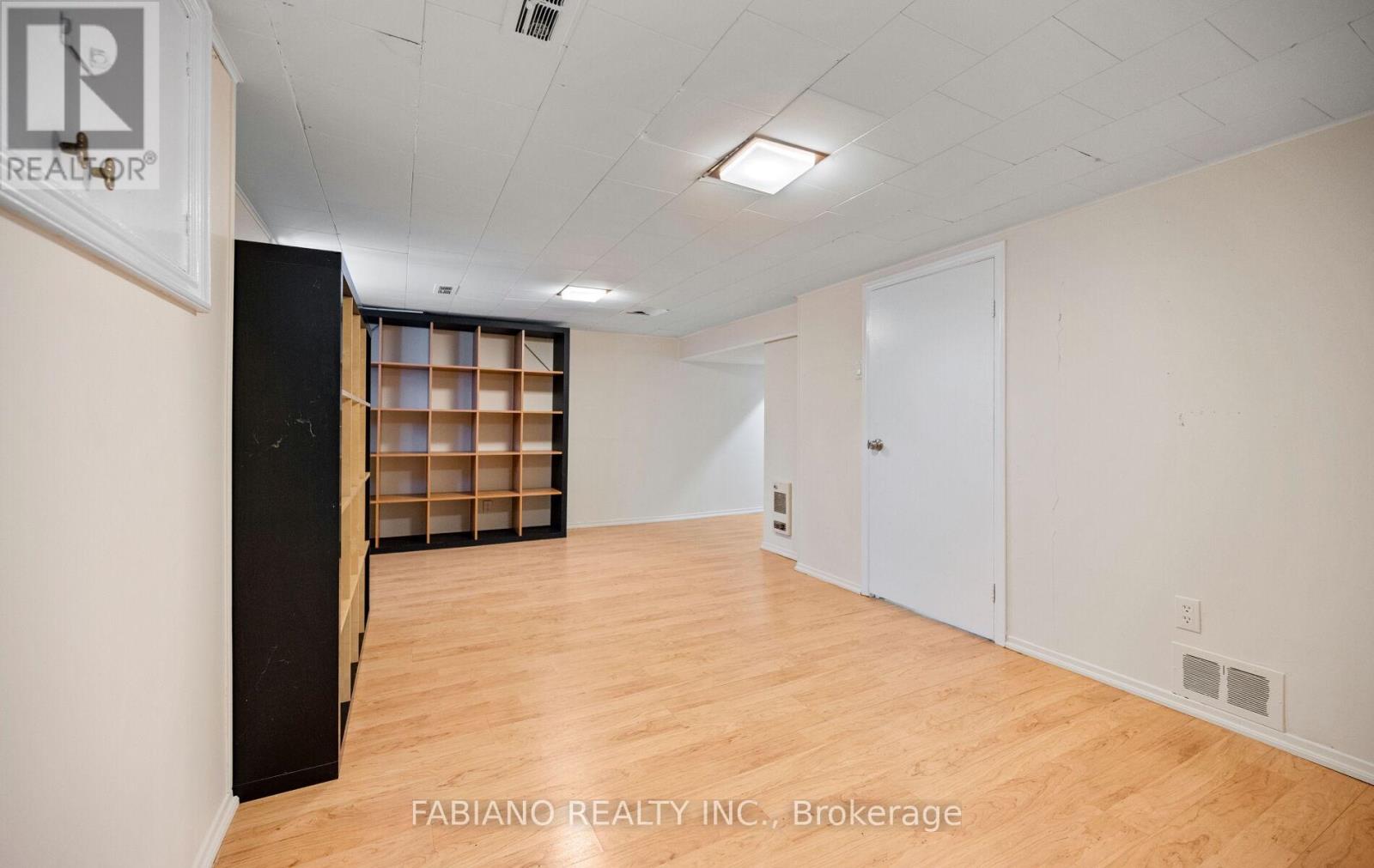 7872 - 7876 KIPLING AVENUE - 29