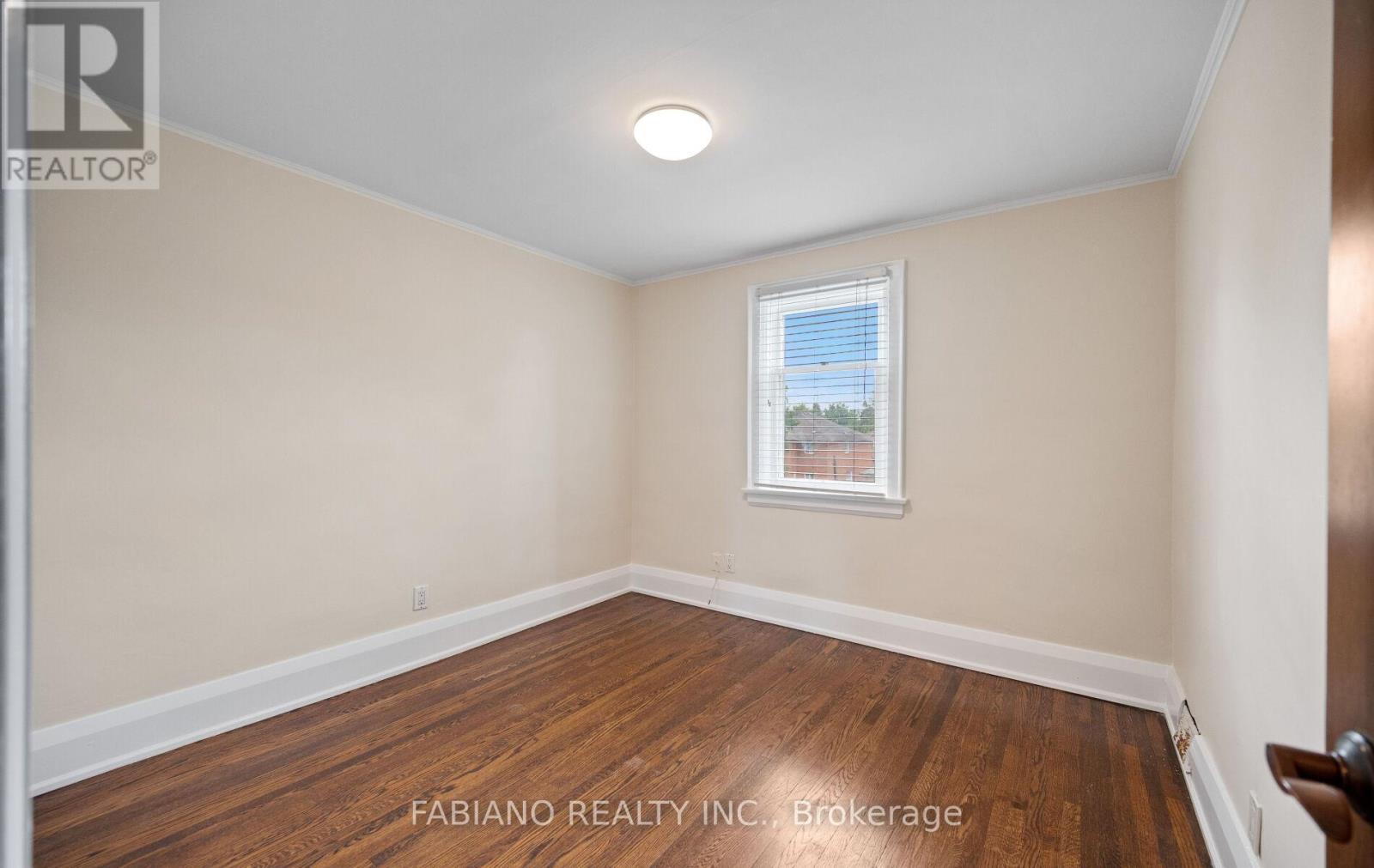 7872 - 7876 KIPLING AVENUE - 21