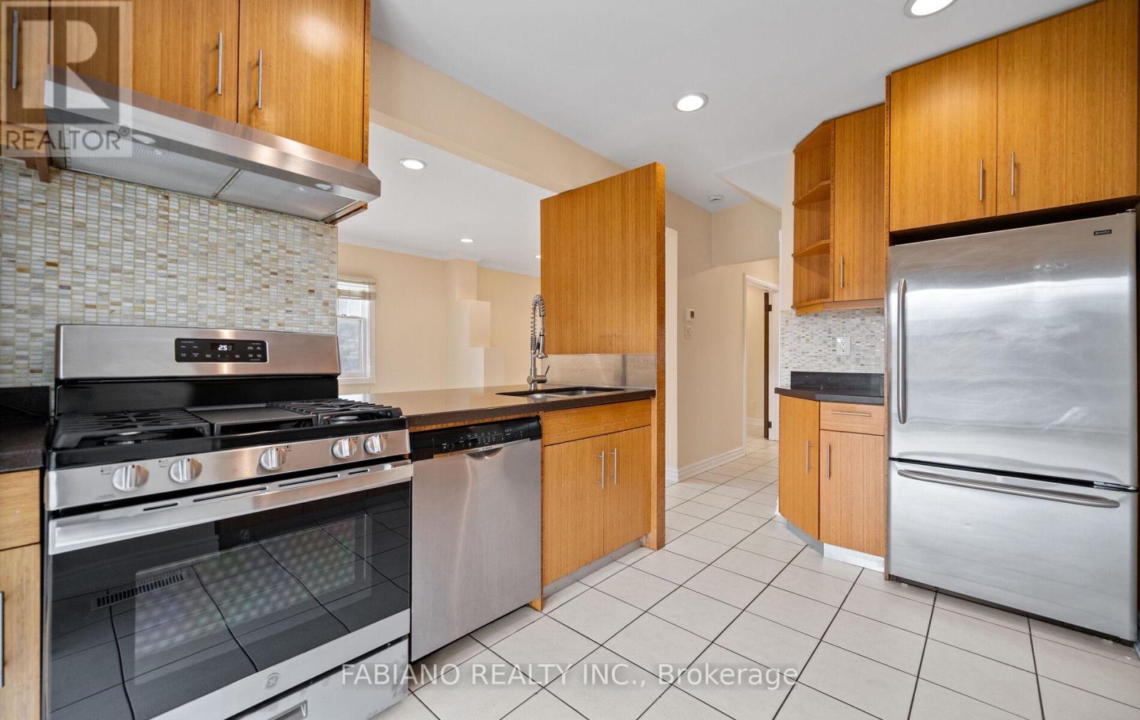 7872 - 7876 KIPLING AVENUE - 16