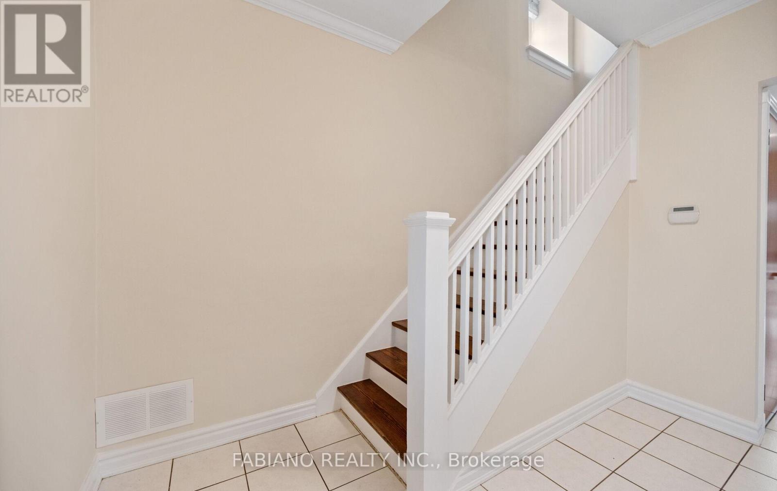 7872 - 7876 KIPLING AVENUE - 18