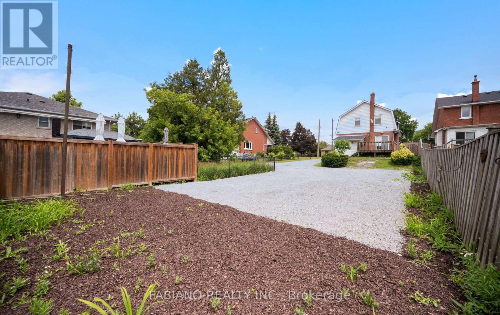 7872 - 7876 KIPLING AVENUE - 37