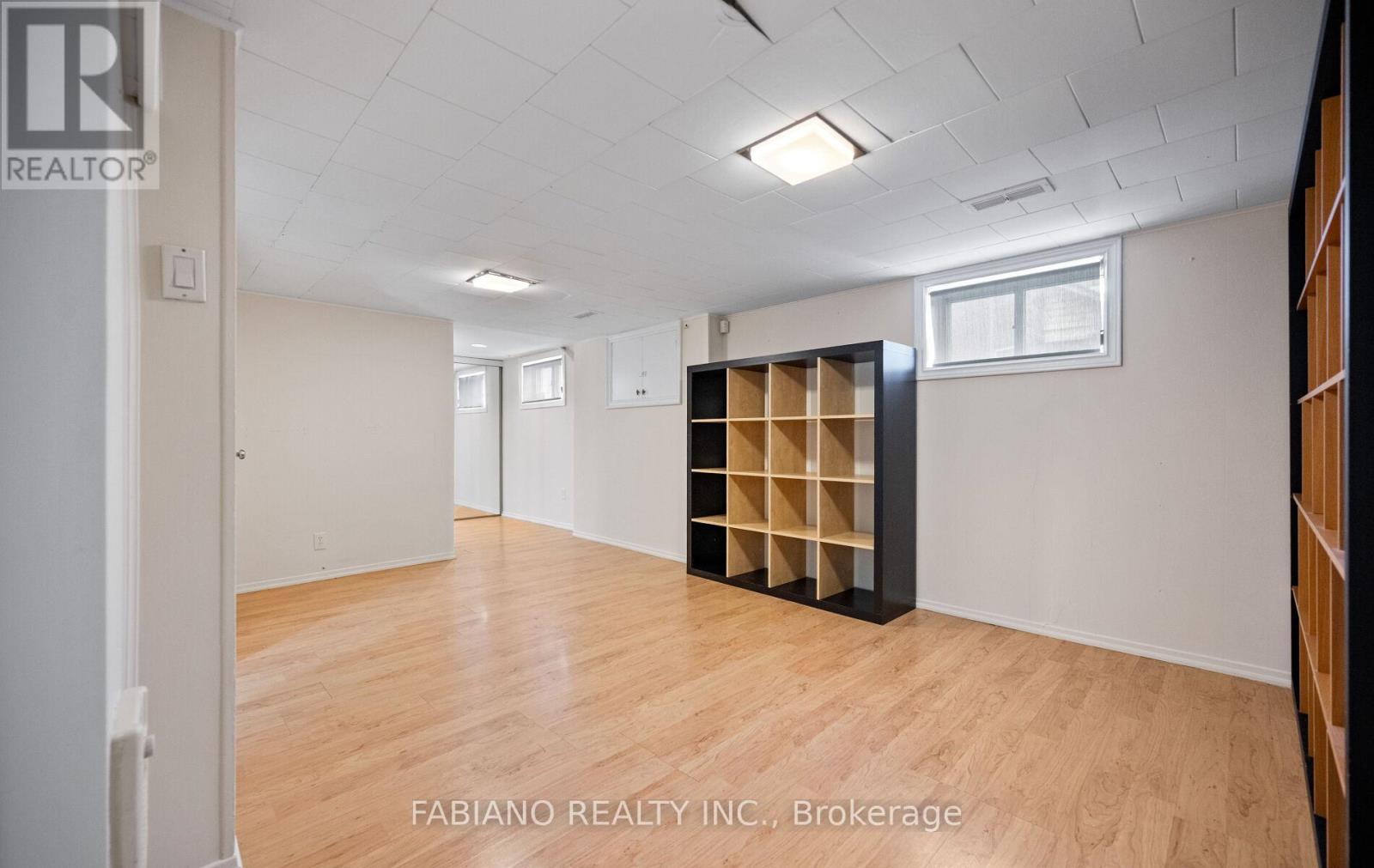 7872 - 7876 KIPLING AVENUE - 28
