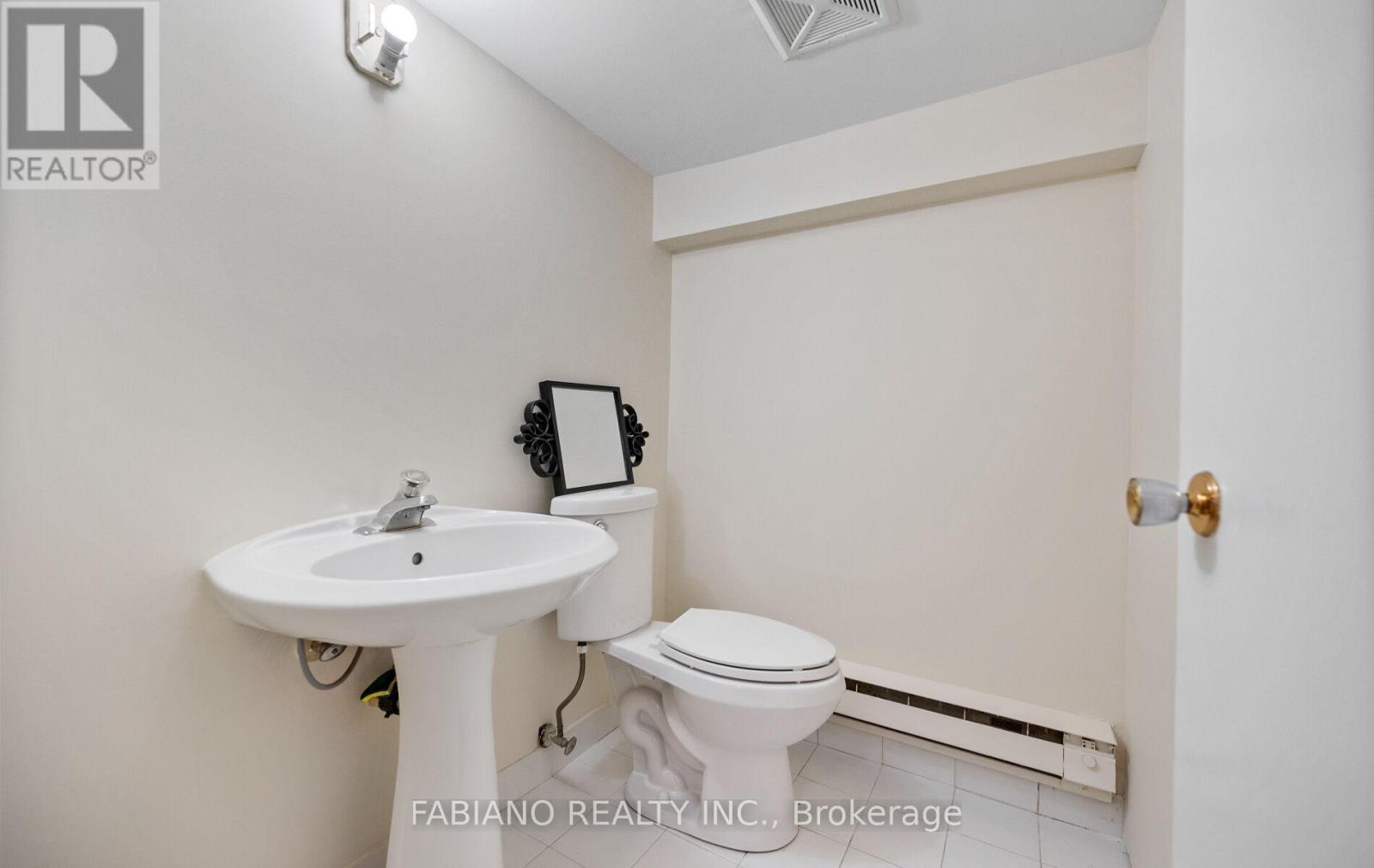 7872 - 7876 KIPLING AVENUE - 31