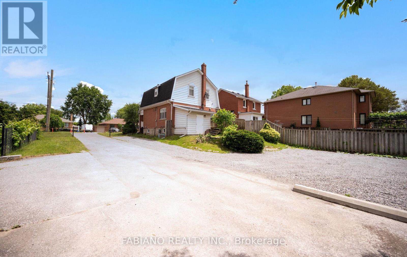 7872 - 7876 KIPLING AVENUE - 36