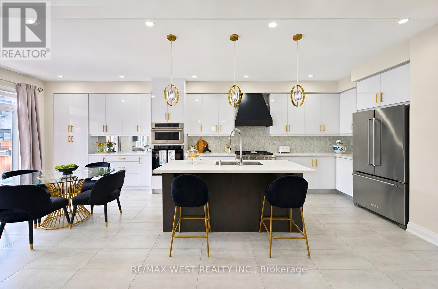 18 BOONE CRESCENT - 12