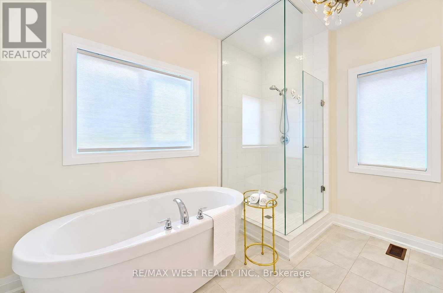 18 BOONE CRESCENT - 27