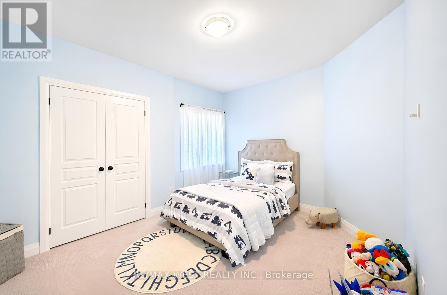18 BOONE CRESCENT - 30