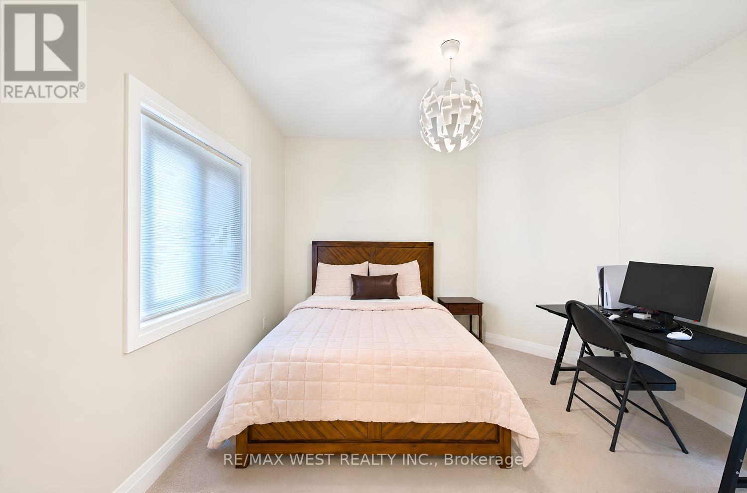 18 BOONE CRESCENT - 35