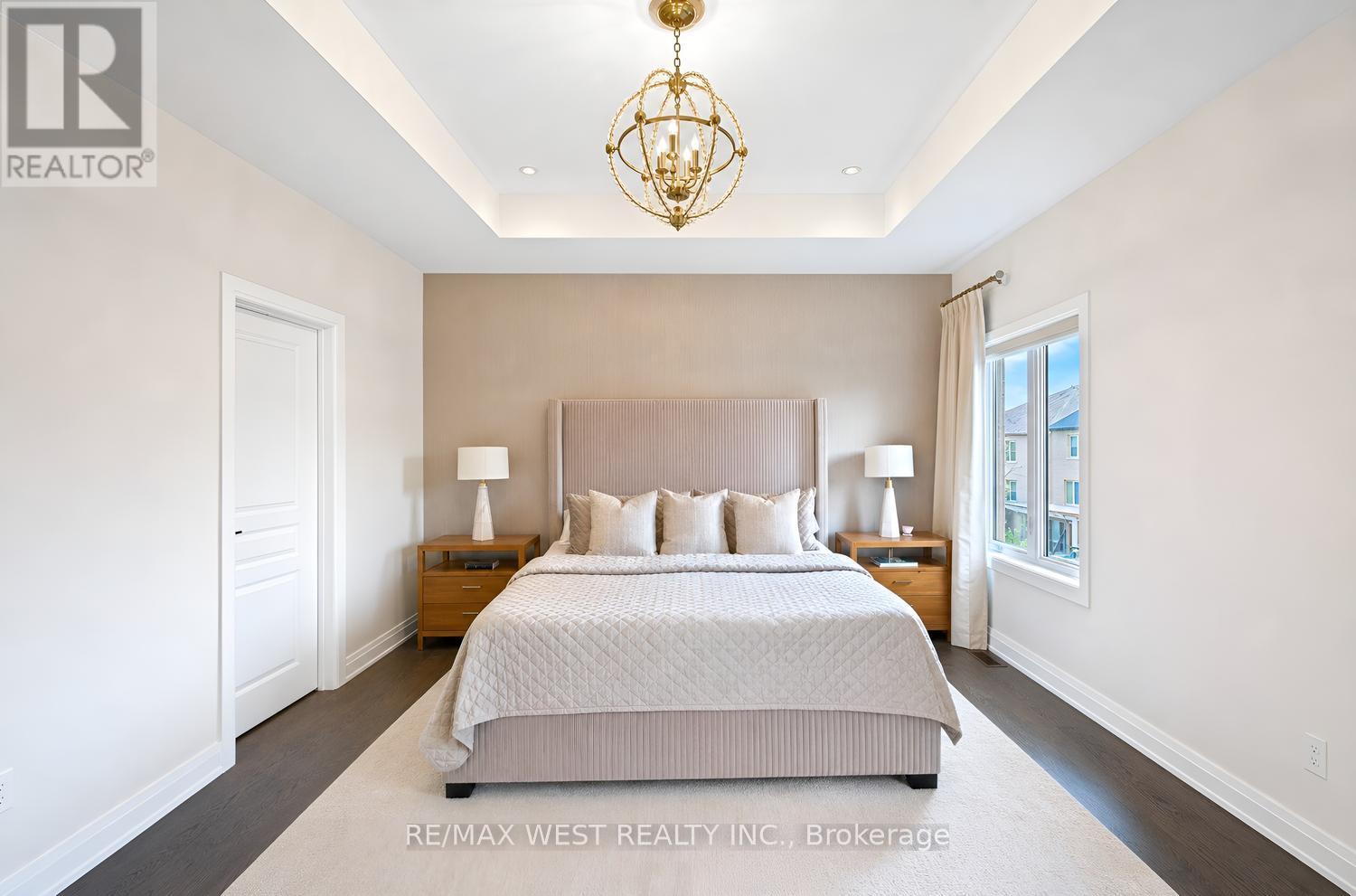 18 BOONE CRESCENT - 24