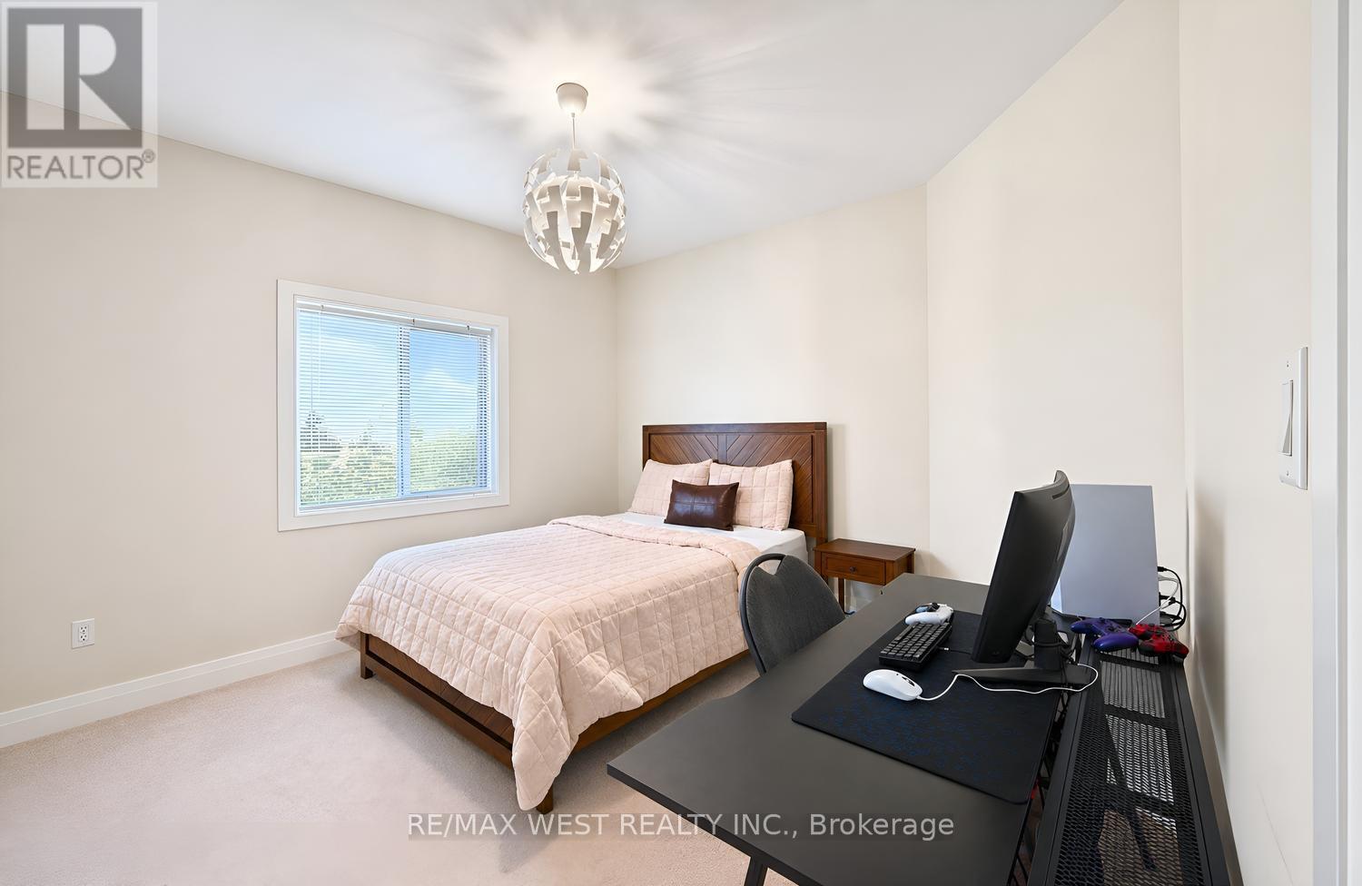 18 BOONE CRESCENT - 36