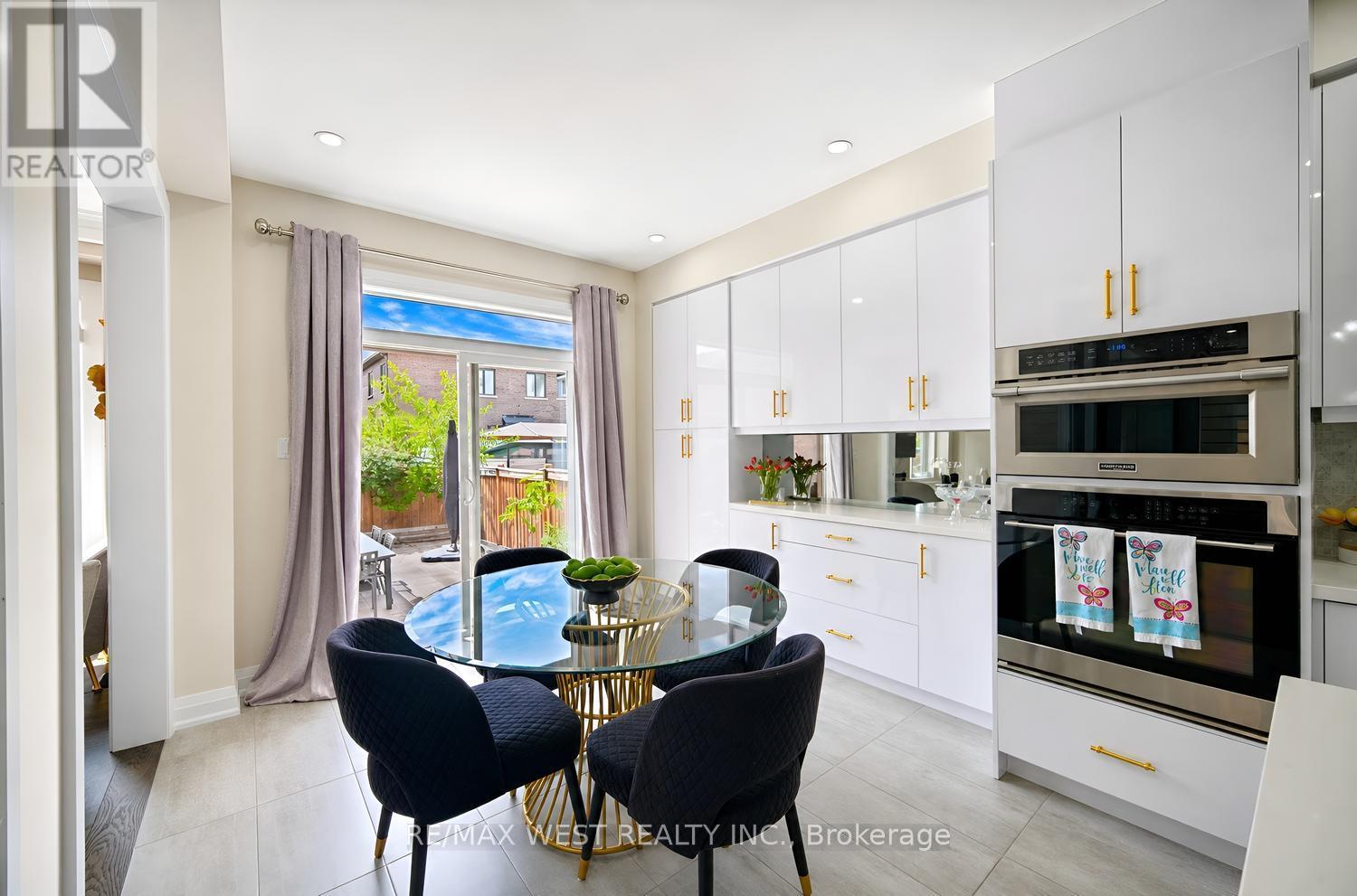 18 BOONE CRESCENT - 15