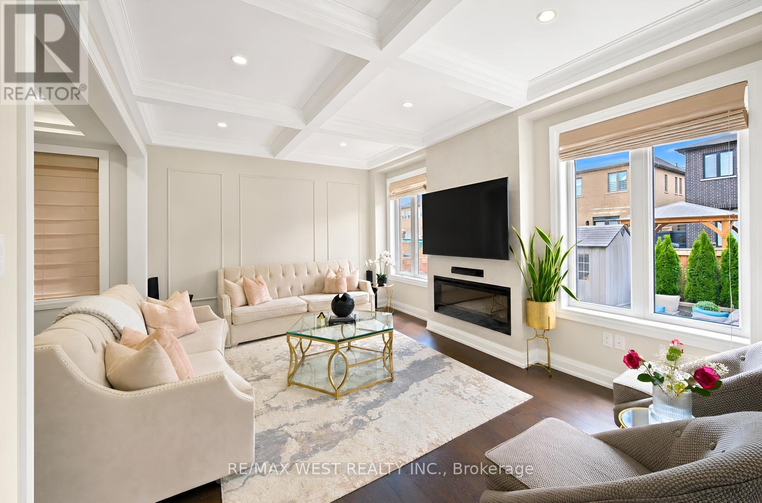 18 BOONE CRESCENT - 11