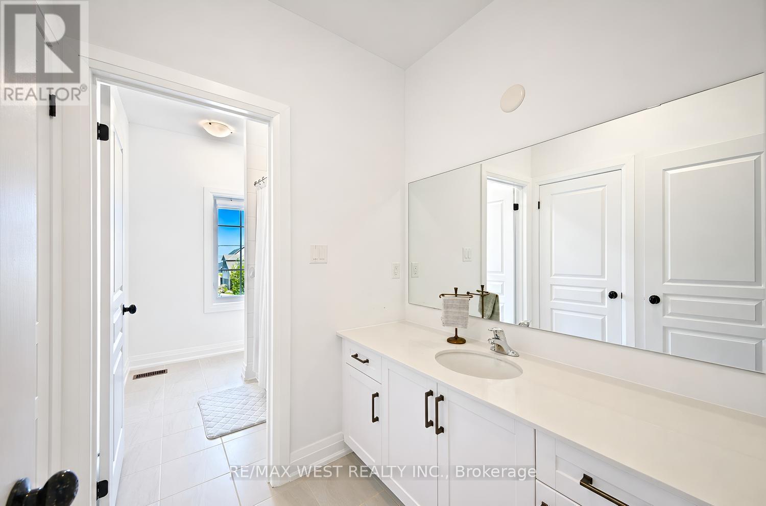 18 BOONE CRESCENT - 34