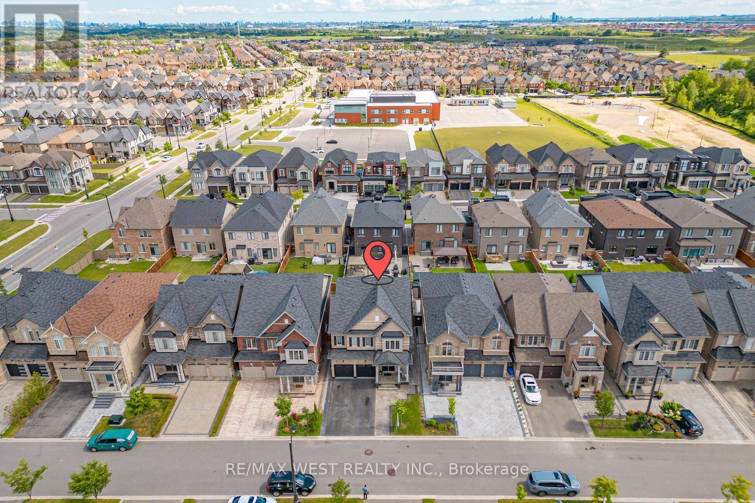 18 BOONE CRESCENT - 3
