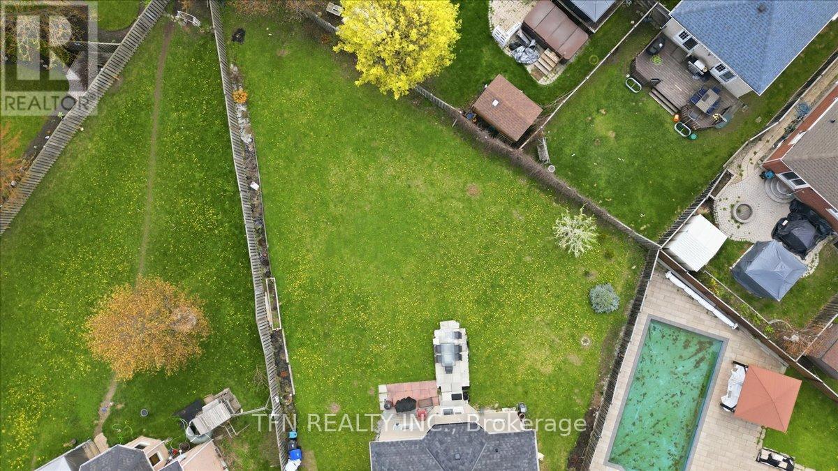 2073 CYNTHIA COURT E - 25
