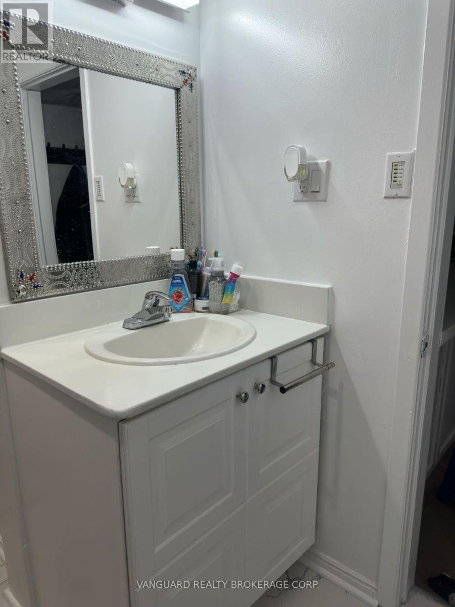 71 JOHN STREET E - 26