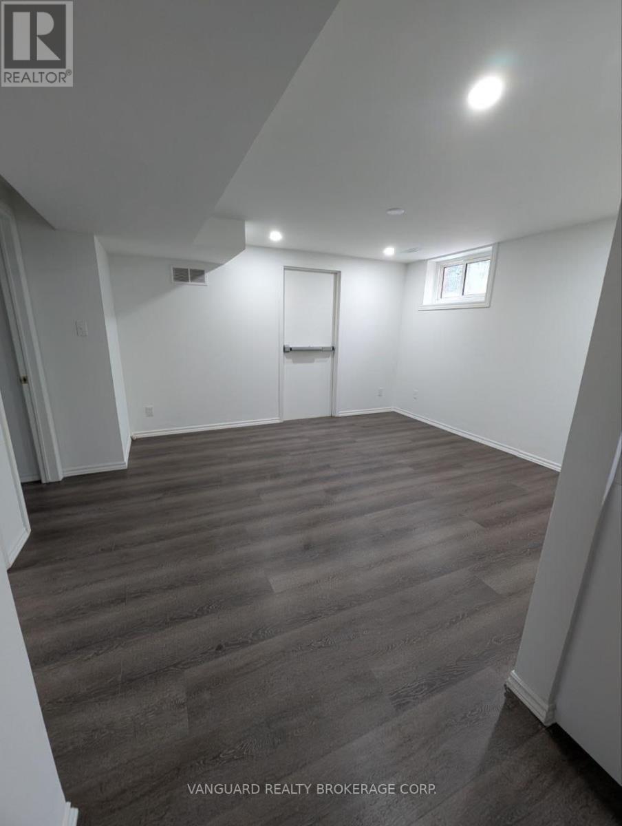 71 JOHN STREET E - 33