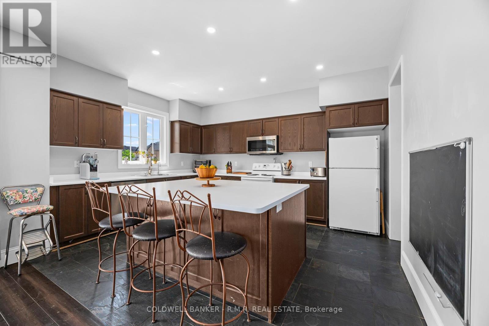 3 DON HADDEN CRESCENT - 4
