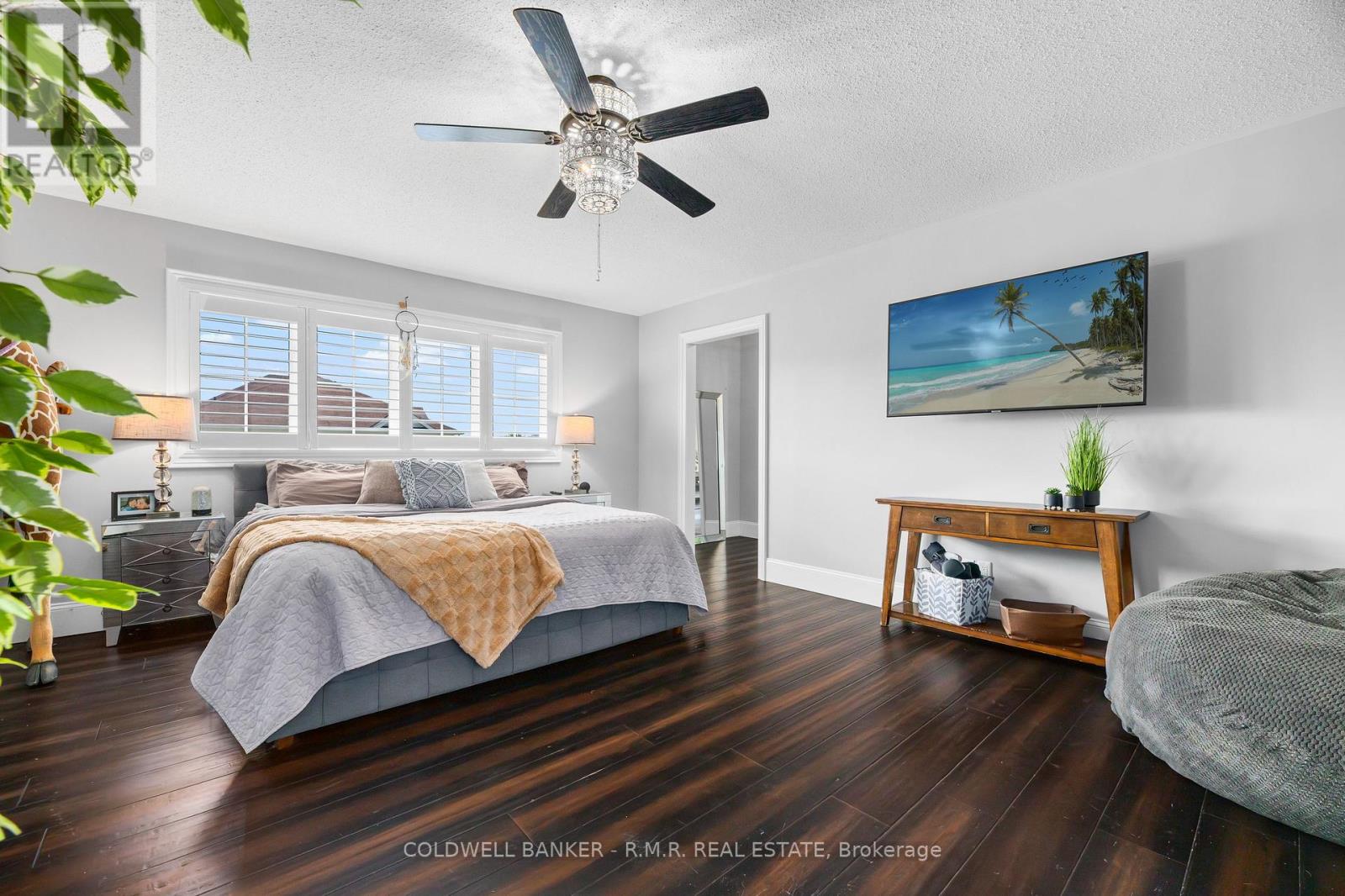 3 DON HADDEN CRESCENT - 22
