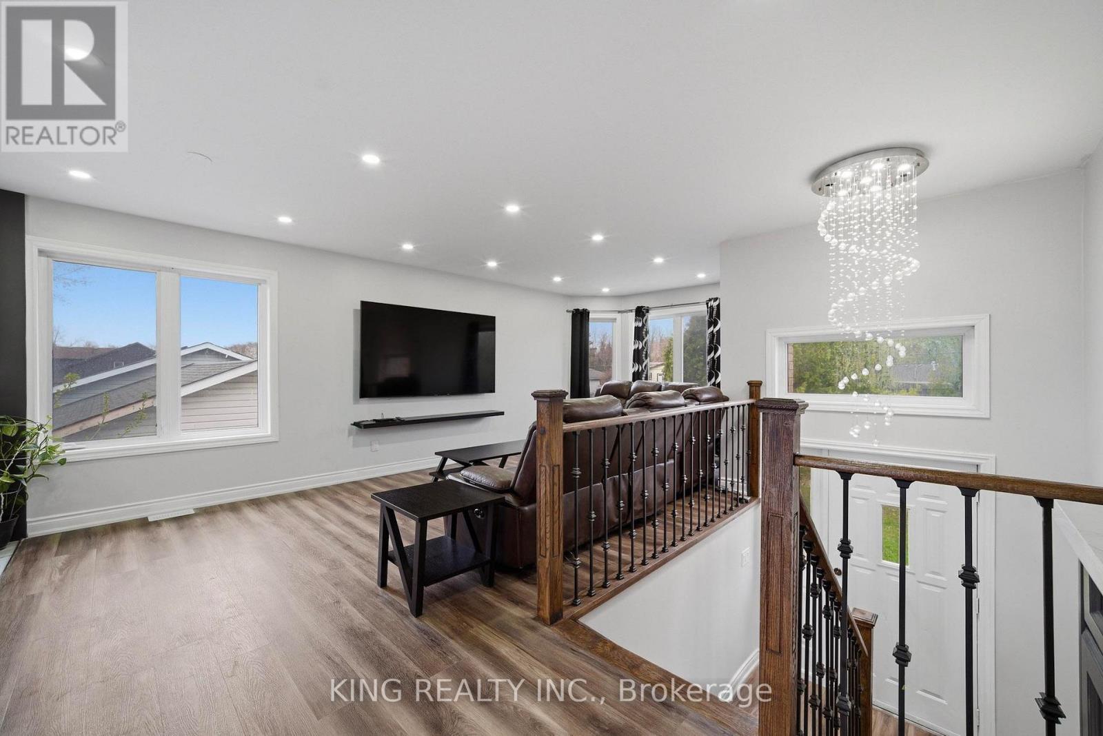 1181 ARNOLD STREET - 12