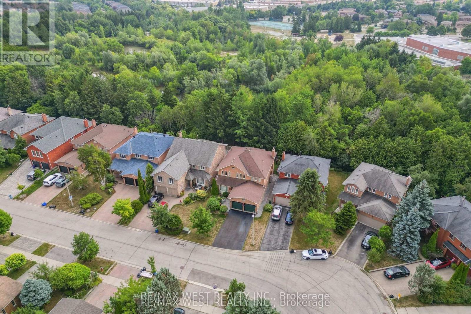 43 SUMMITCREST DRIVE - 27