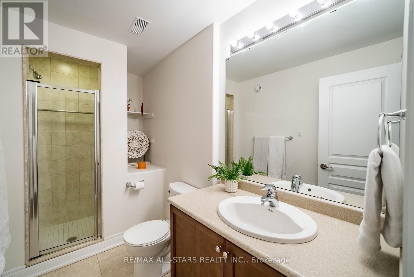 #74 8 FORESTGREEN DRIVE - 41