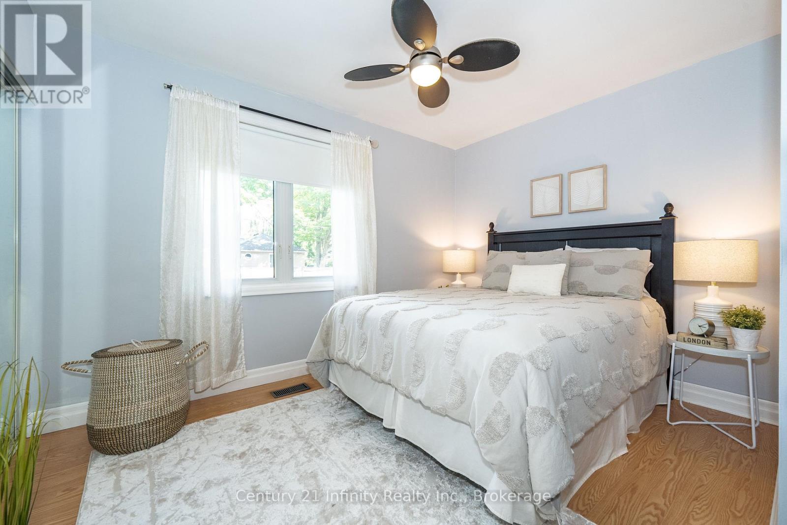 43 COLONIAL AVENUE - 18