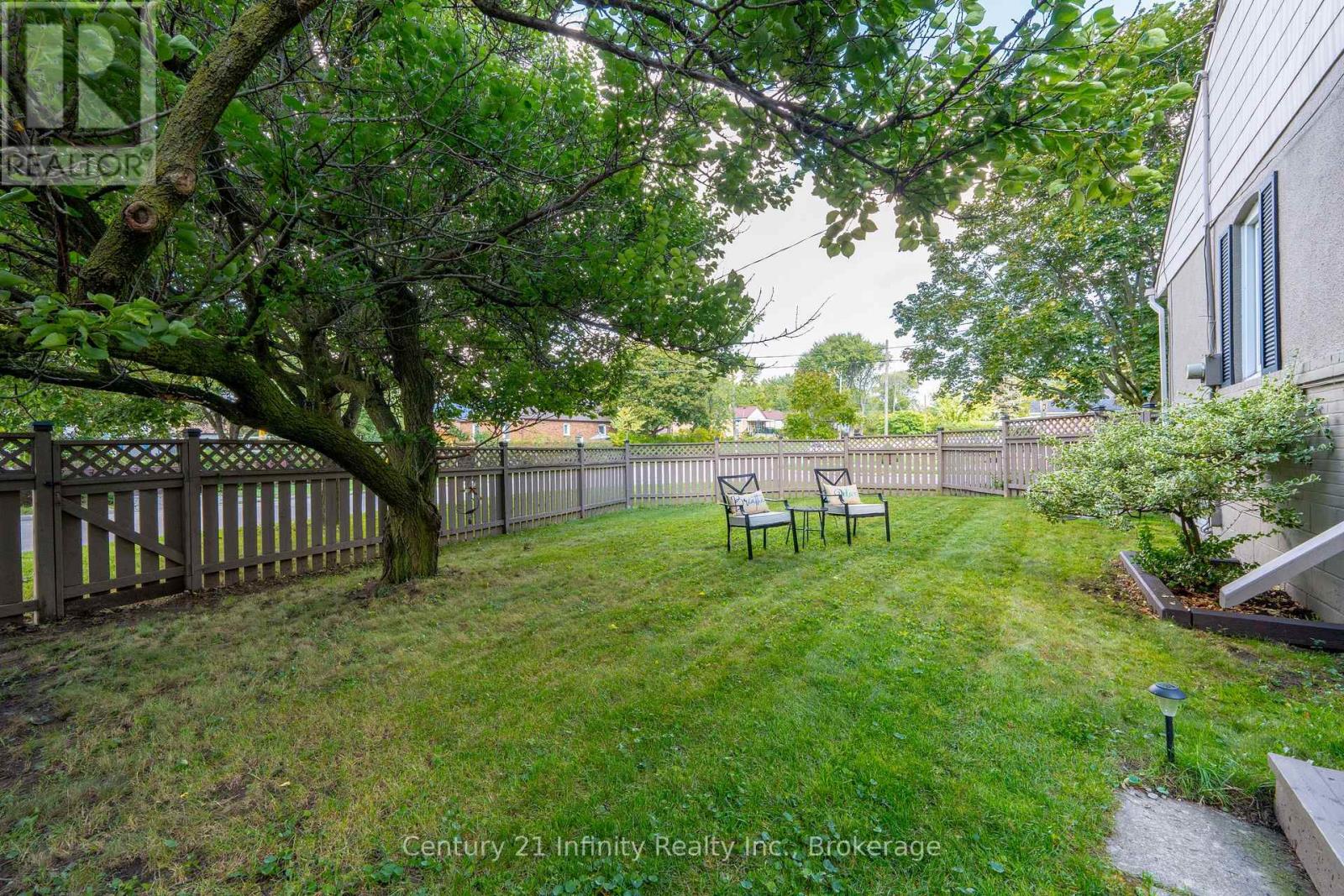 43 COLONIAL AVENUE - 31