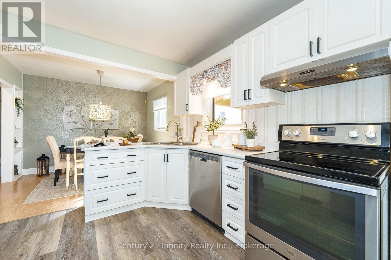 43 COLONIAL AVENUE - 15