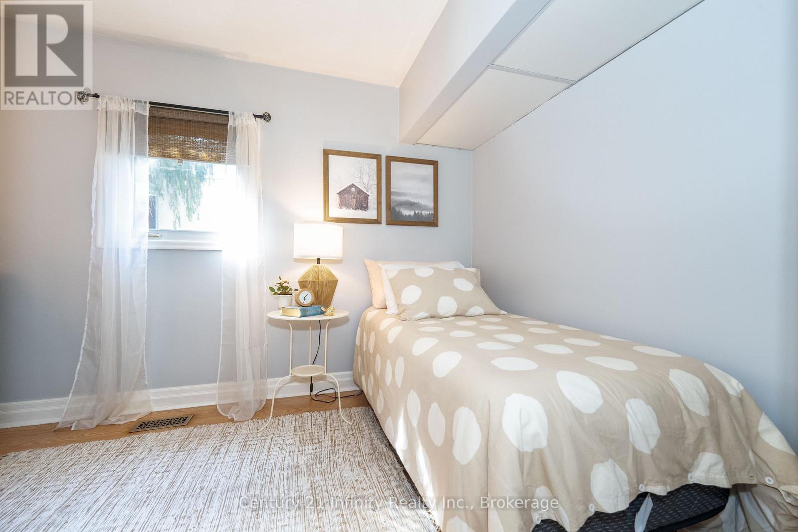 43 COLONIAL AVENUE - 20