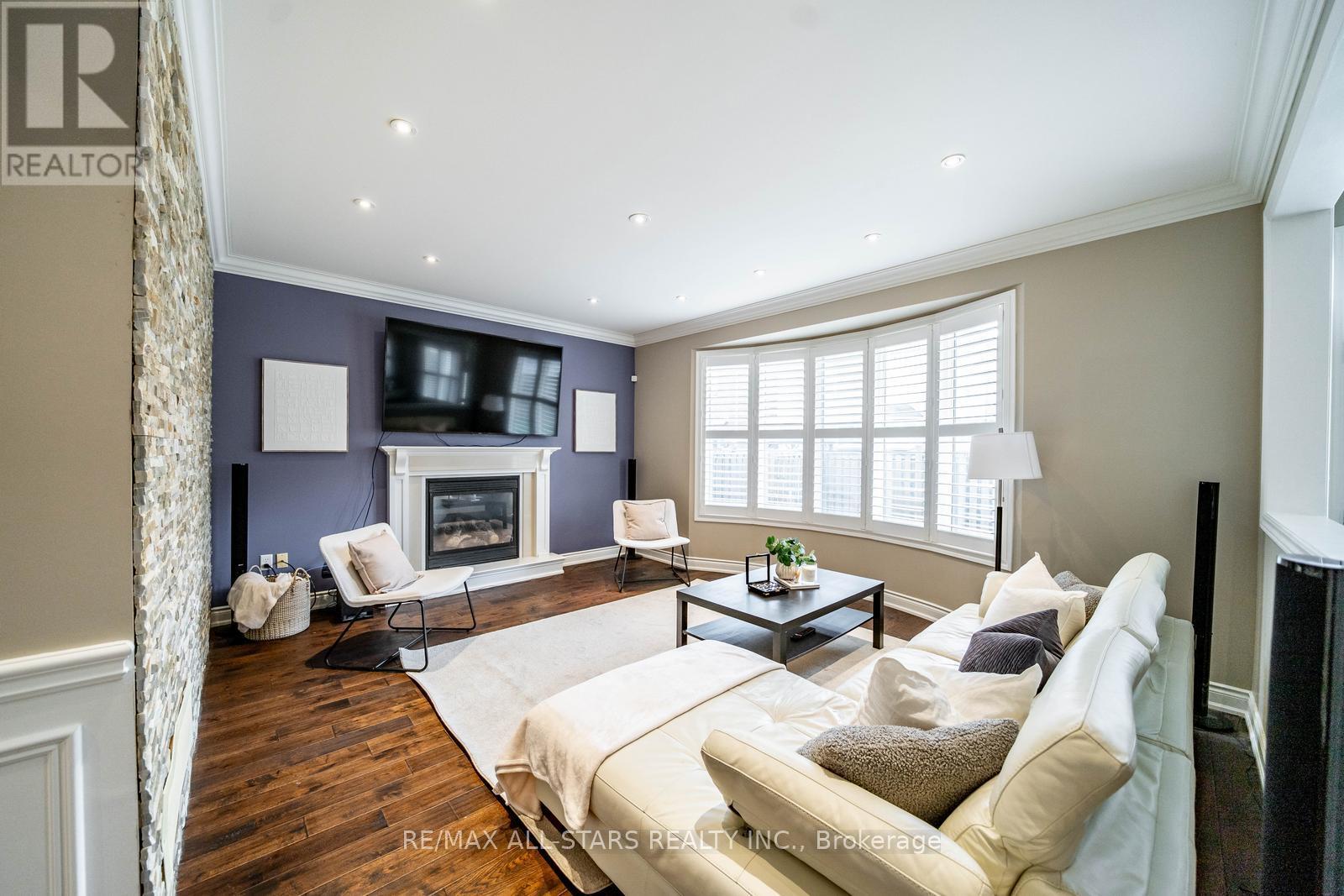 29 LITTLE ROUGE CIRCLE - 19