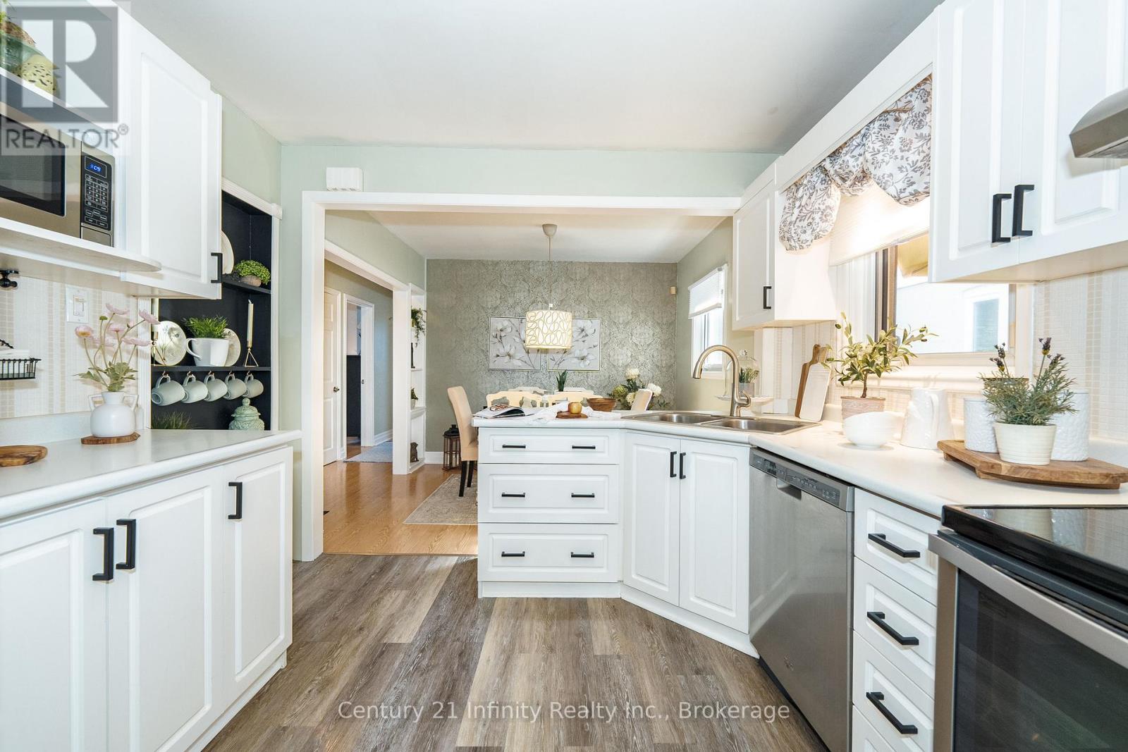 43 COLONIAL AVENUE - 16