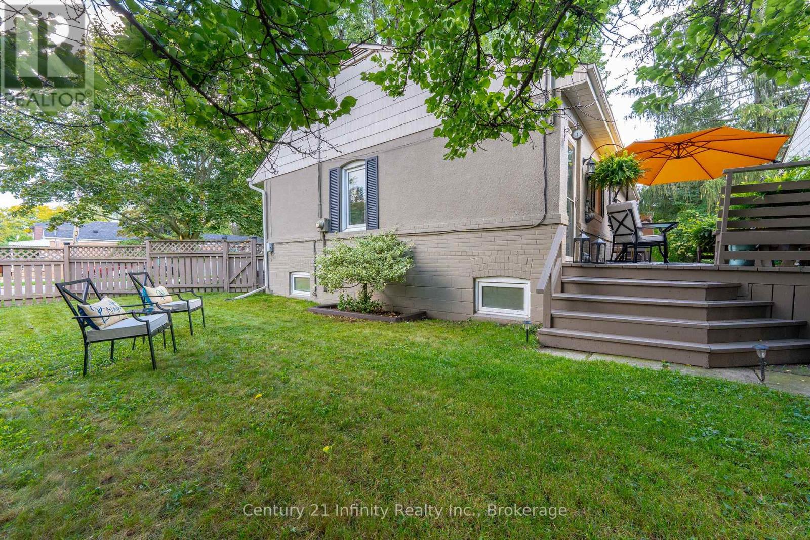 43 COLONIAL AVENUE - 32