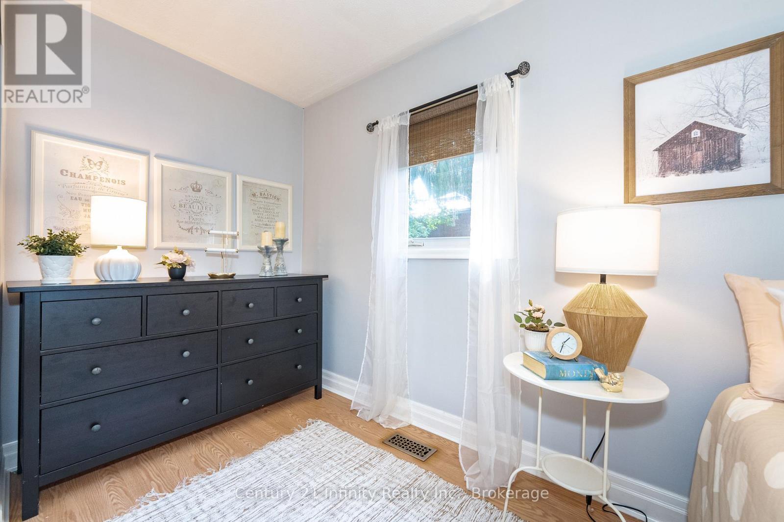 43 COLONIAL AVENUE - 21
