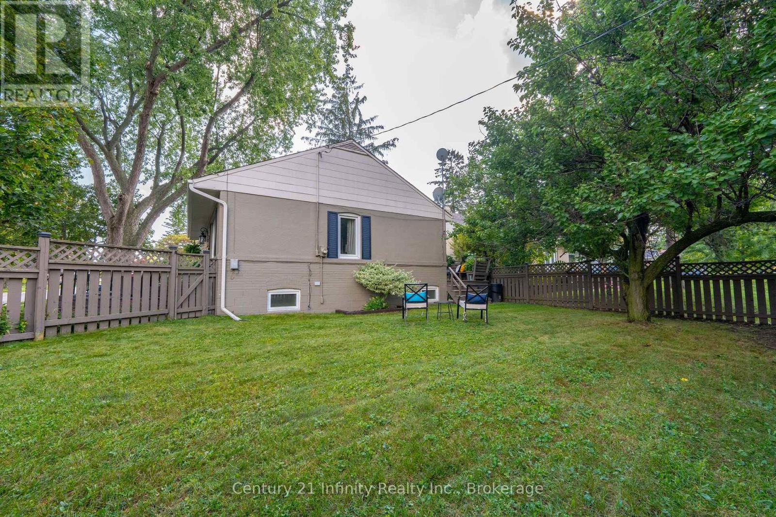 43 COLONIAL AVENUE - 33