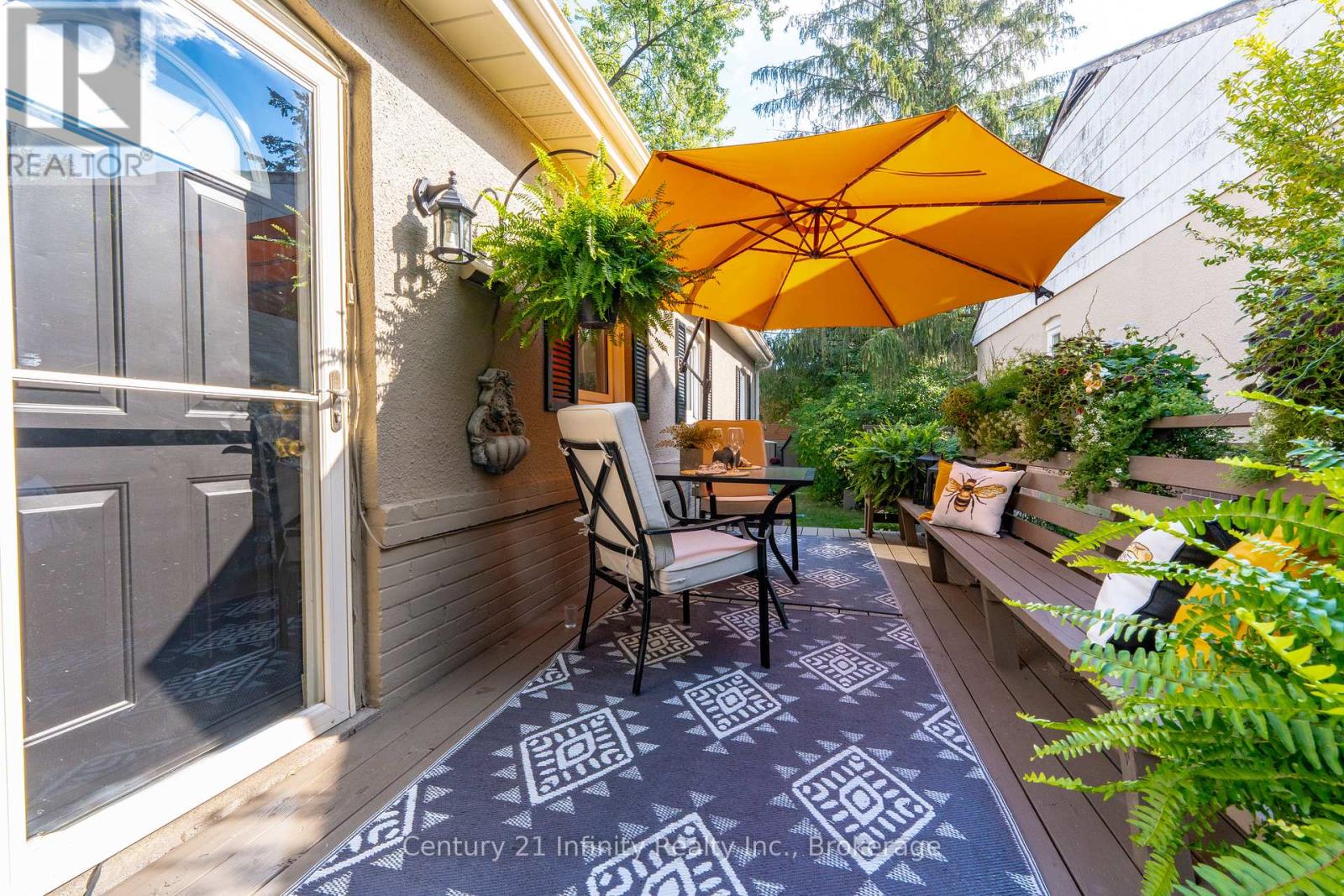 43 COLONIAL AVENUE - 30