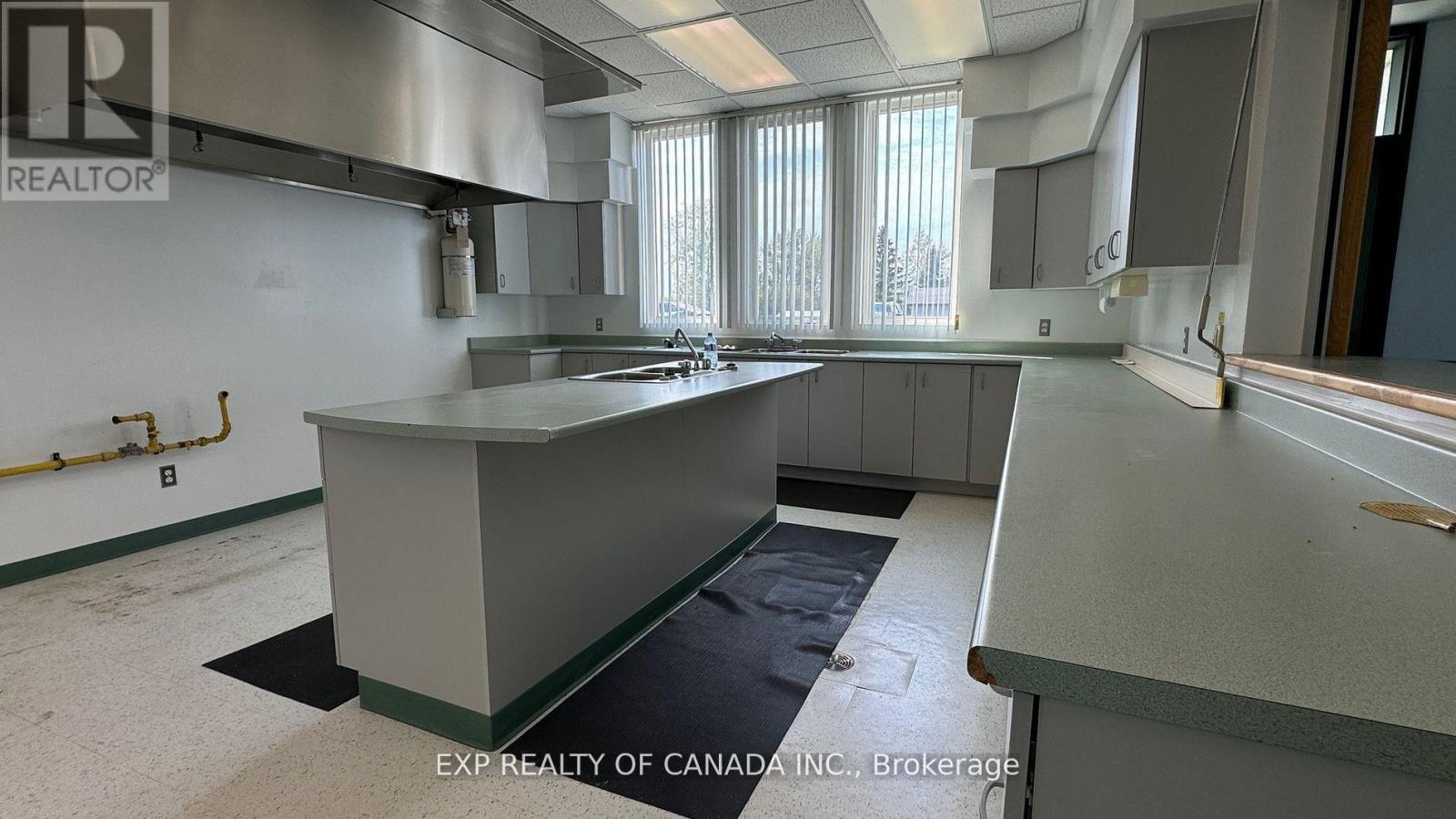 2323 GENIER ROAD - 17