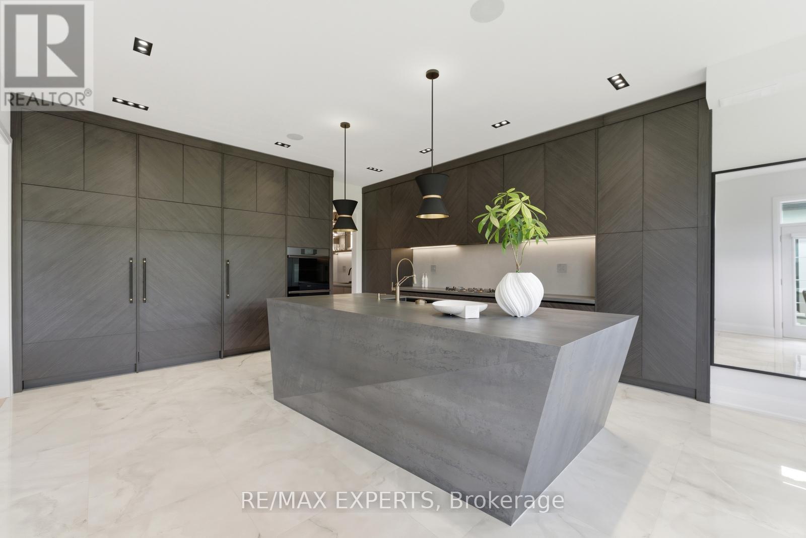 15 SCULPTURE GARDEN LANE - 16