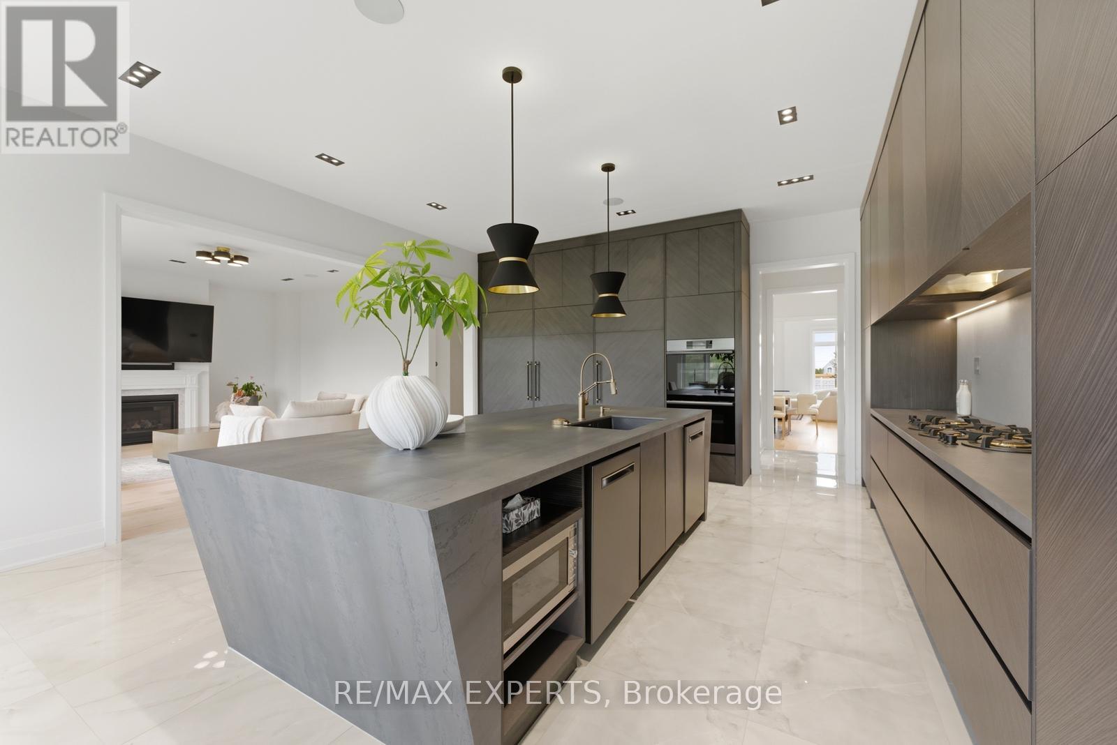 15 SCULPTURE GARDEN LANE - 18