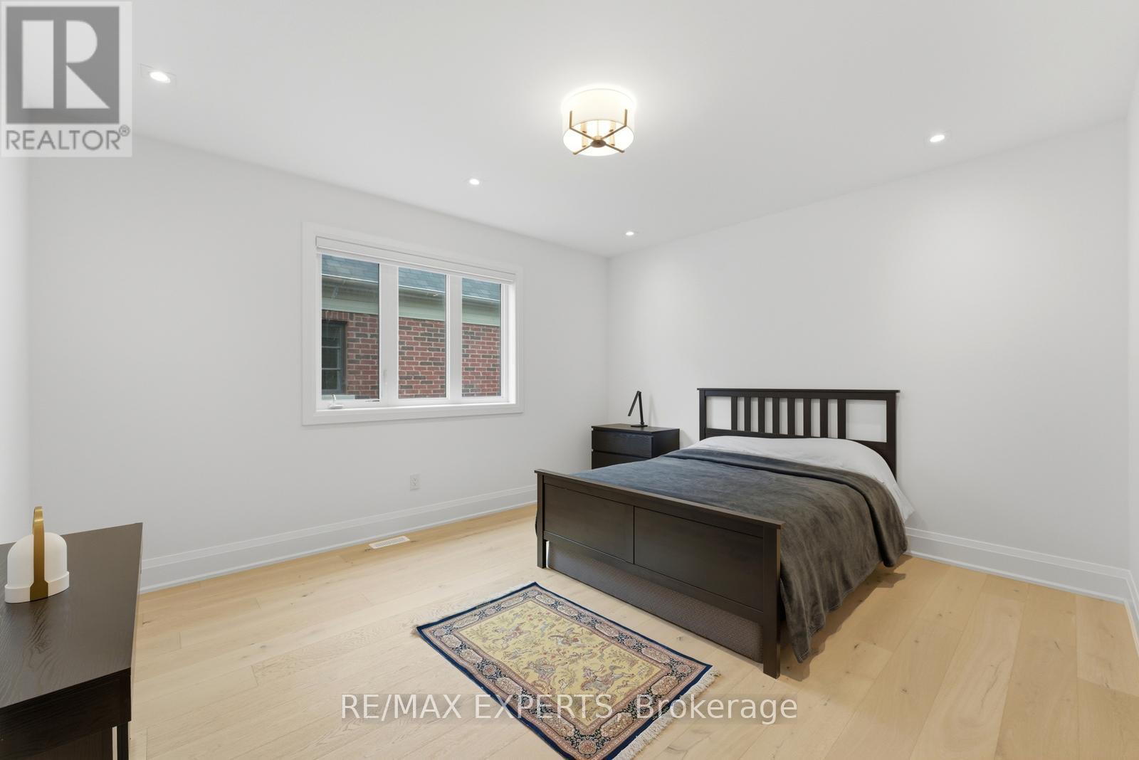 15 SCULPTURE GARDEN LANE - 31