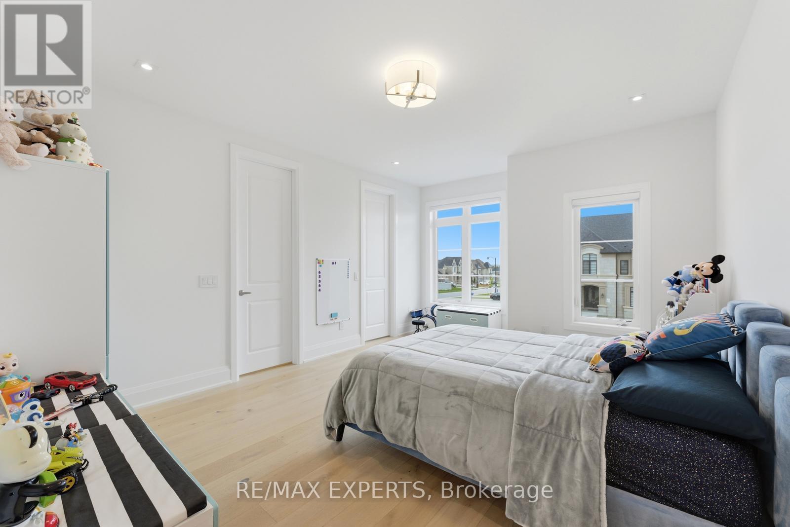 15 SCULPTURE GARDEN LANE - 35
