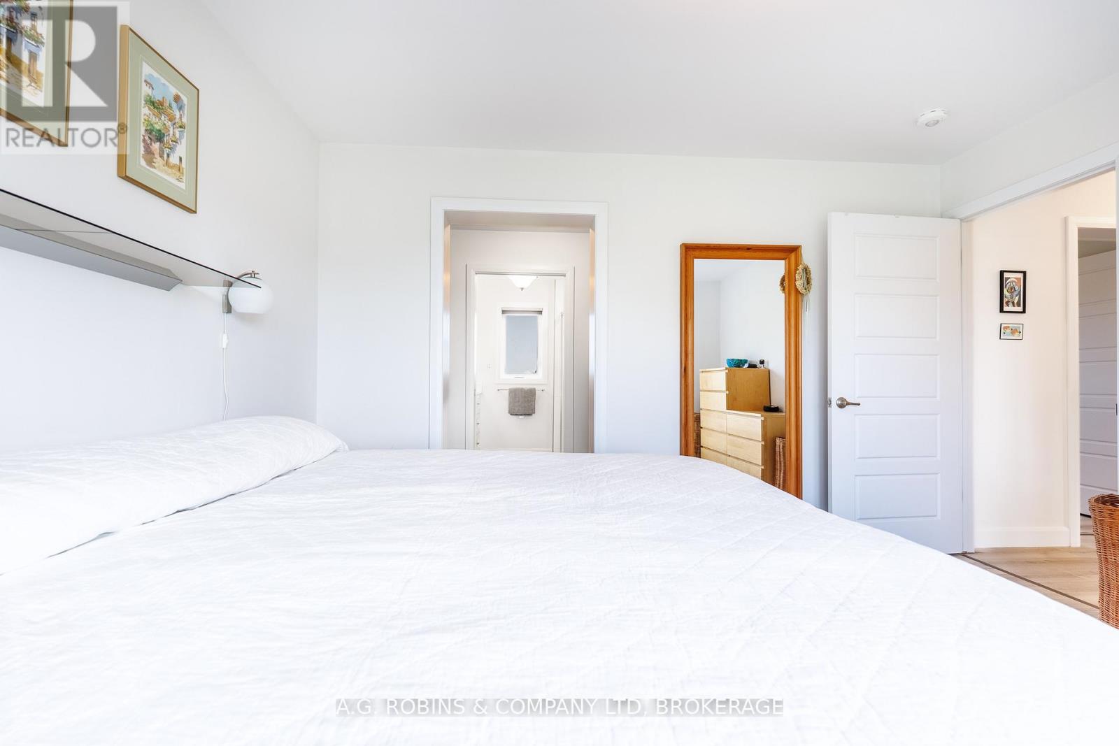 11716 LAKESHORE ROAD - 29