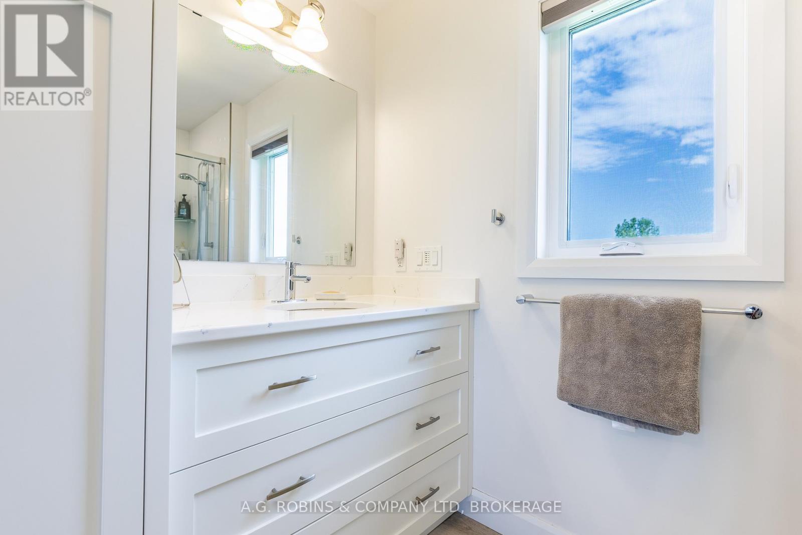 11716 LAKESHORE ROAD - 32