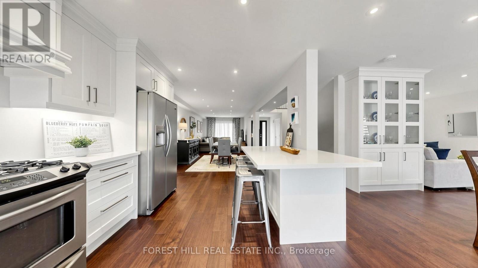 19 ROMANO CRESCENT - 12