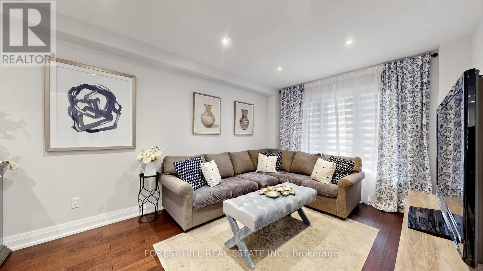 19 ROMANO CRESCENT - 8