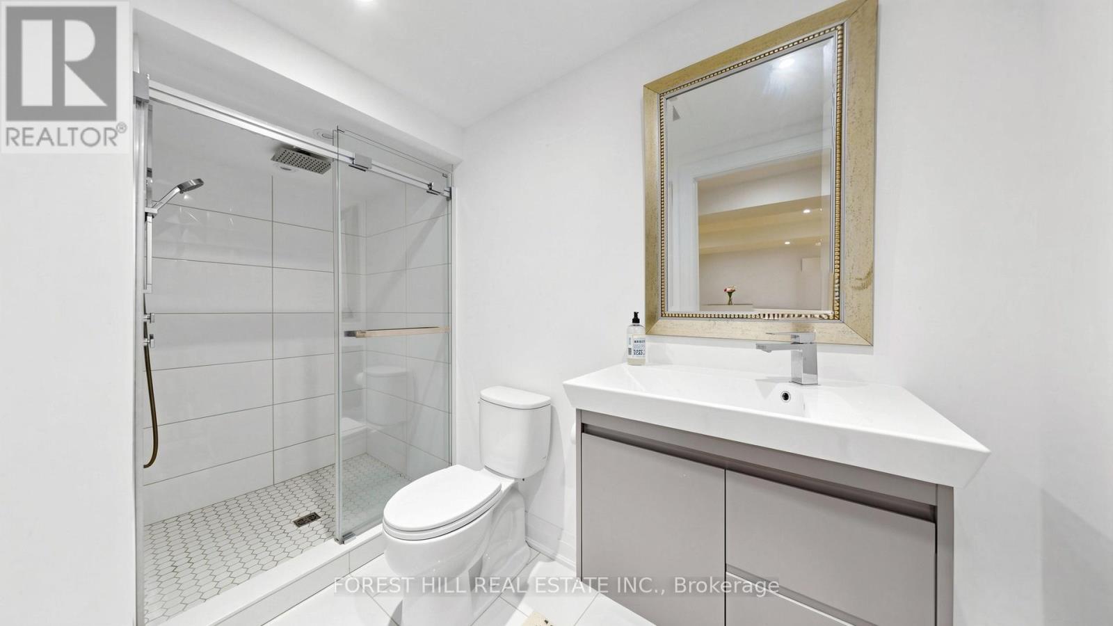 19 ROMANO CRESCENT - 40