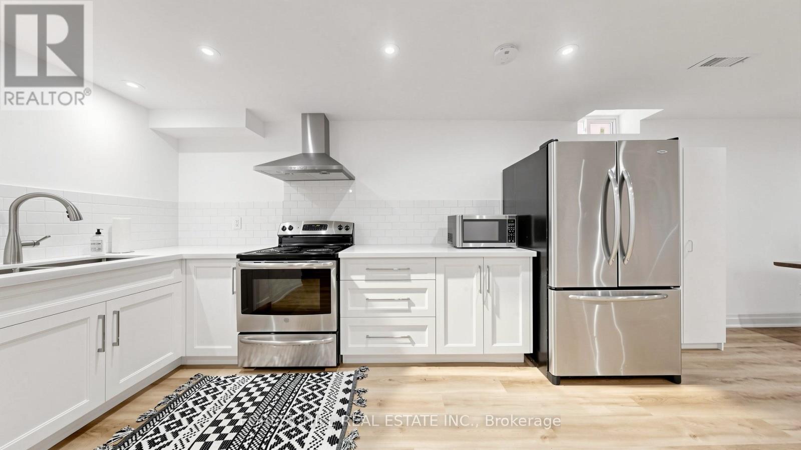 19 ROMANO CRESCENT - 38