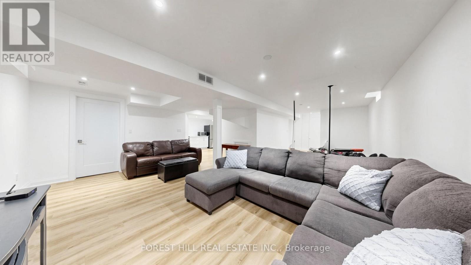 19 ROMANO CRESCENT - 41