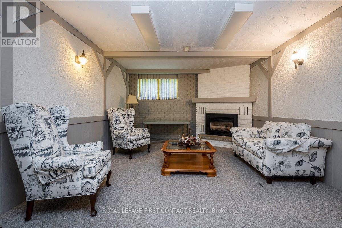 11 FORESTWOOD LANE - 30