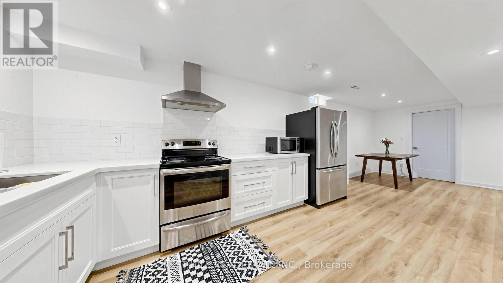 19 ROMANO CRESCENT - 39